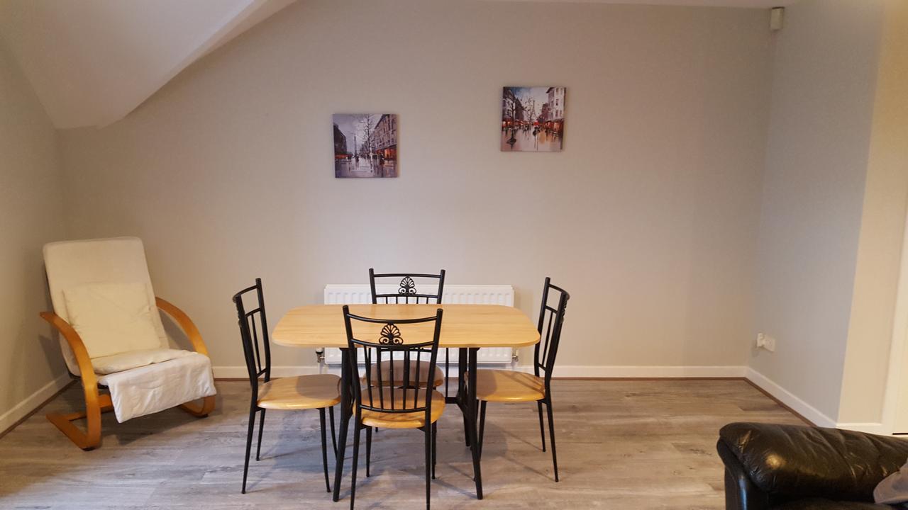 Castleton Gardens Apartment *